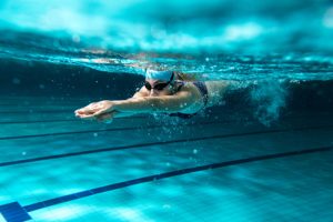 Môn bơi lội giúp giảm cân